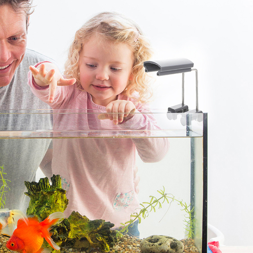 قطعتان من حامل إضاءة حوض السمك - مراجعة Aquarium Plant Light وسعره